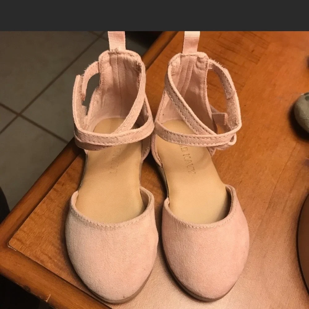 Shoes size 5 baby!
